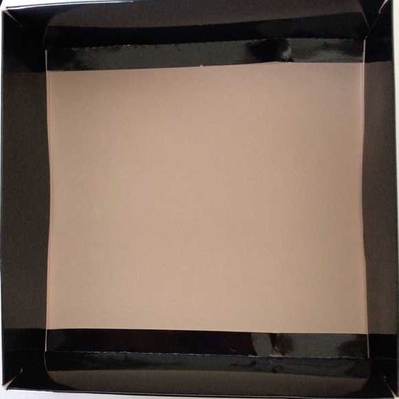 VICTORIAS SECRET LIMITED EDITION GIFT BOX - Picture 5 of 9